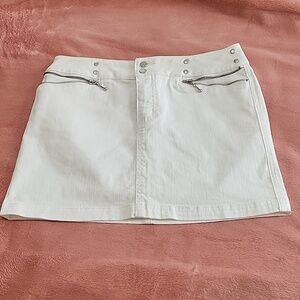 Venus White Denim Stretch Mini Zipper Accent Skirt - Size 6